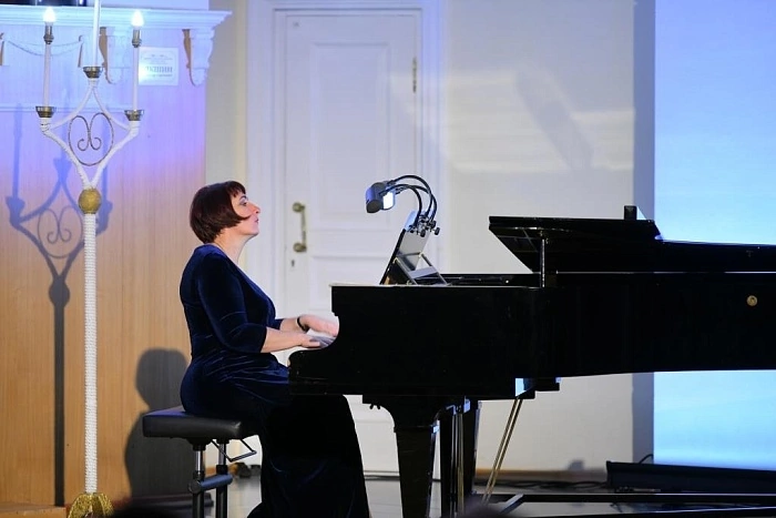 Глен Стефанидің жалаңаш кискасын қараңыз Джинсы шалбардағы өз қолыңызбен атласты тігіспен кестелеу үлгілері